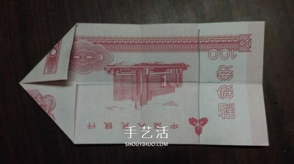 The origami method of the five-petal lotus illustrates the steps of folding the five-petal lotus with paper money