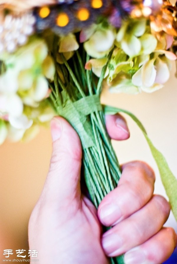 Hand-making tutorial on brooch and bouquet