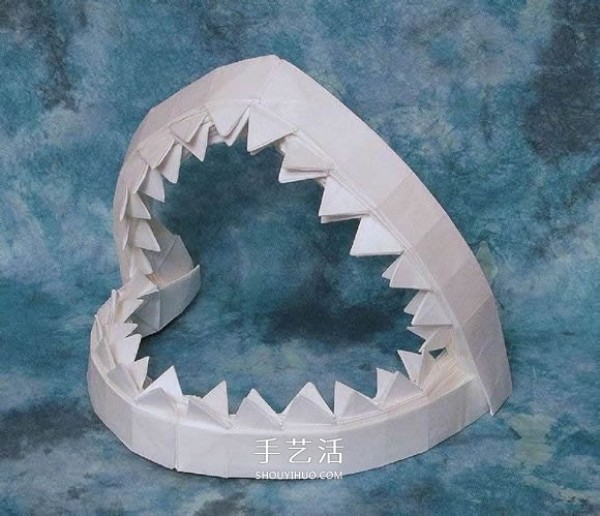 The origami method of shark mouth, step by step diagram of how to fold the sharks mouth