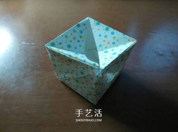 Fun magic box folding diagram and folding steps of a shrinkable box