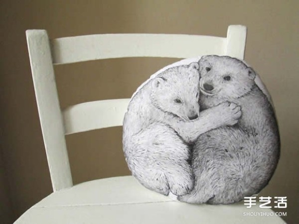 Exquisite hand-made animal pillows are ready to be hugged and handled~