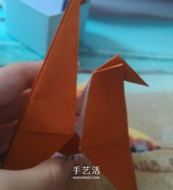 How to make an origami horse with illustrations of the steps of folding a three-dimensional horse by hand