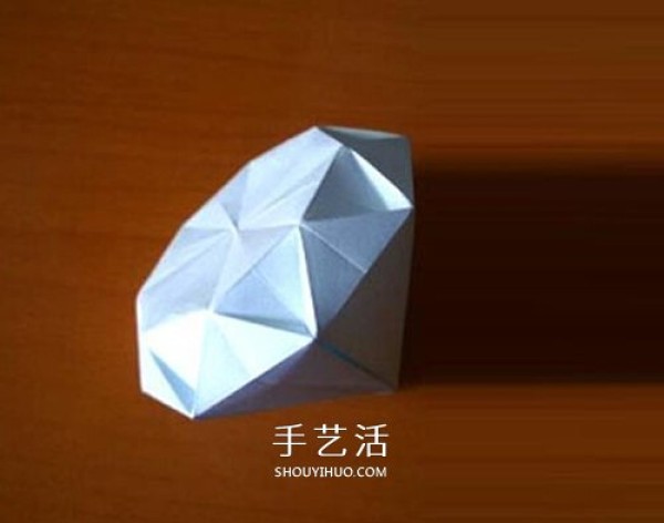 How to make a small gift for Valentines Day using handmade origami diamonds