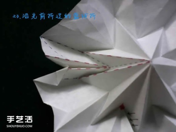 Three methods of origami with an eight-petaled flower, illustrated with a step-by-step diagram of the folding of an eight-petaled flower