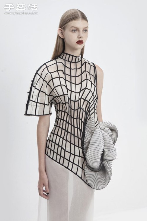 Clothes intertwined with 3D lines give you a new visual experienceNew visual experience