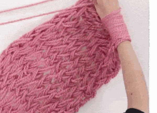 Tutorial on knitting a scarf by hand and how to knit a scarf without tools