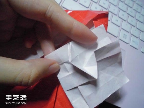 Kissing Fish Origami Illustration of the Super Complex Heart Folding Process