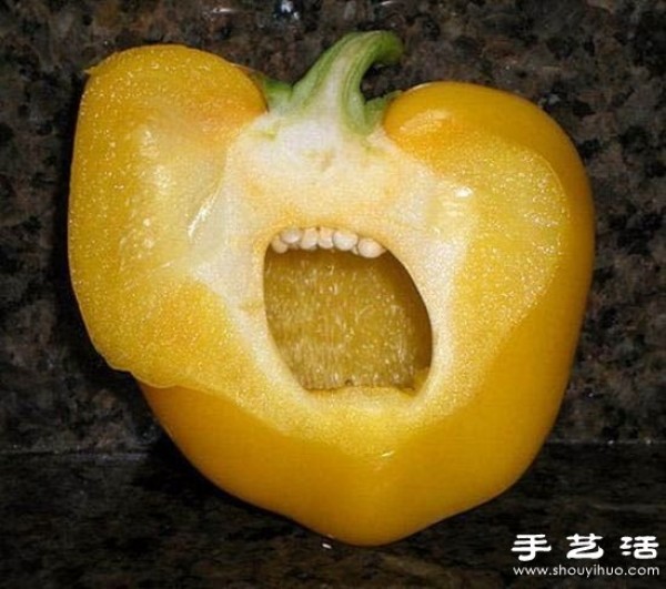 Green pepper and red pepper creative DIY horror expression