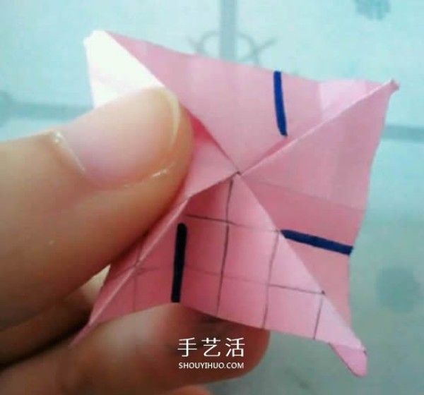 Valentines Day gift box origami illustration, how to fold a beautiful Korean rose gift box