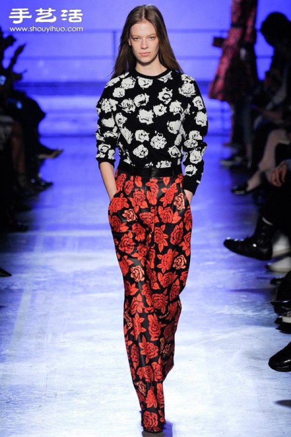 The 2014 autumn and winter clothing series breaks the dullness of autumn and winter, and a hundred flowers bloom