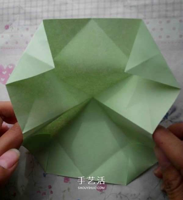 A tutorial on how to fold a diamond rose and a tutorial on how to fold a diamond rose