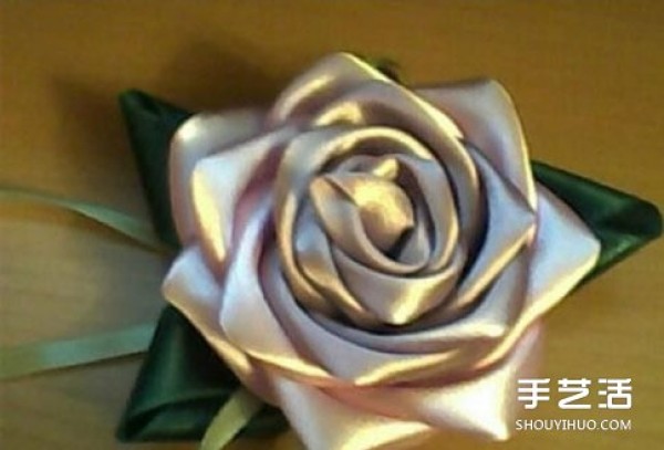 How to make satin ribbon roses, tutorial on folding ribbon roses with illustrations