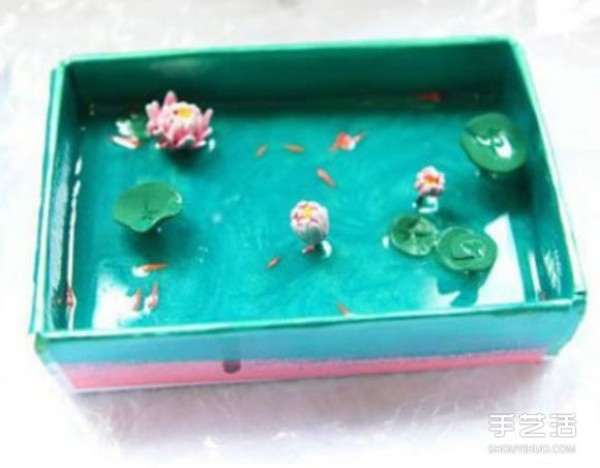 Iron boxes are turned into treasures and mini ponds are made with ultra-light clay