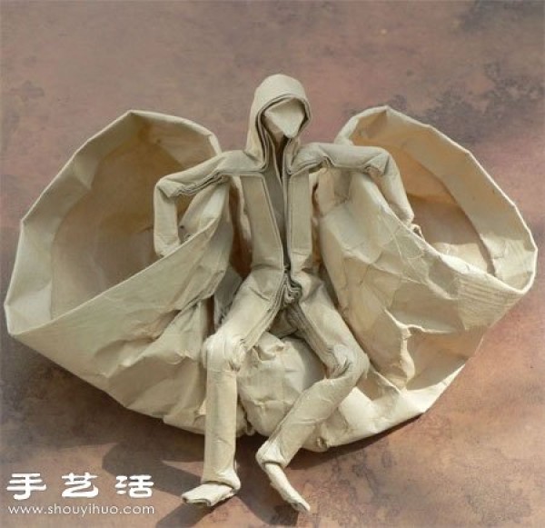 Appreciation of origami works with complex characters - little man in a windbreaker