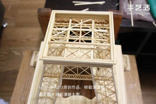 A detailed illustrated tutorial on making a model of the Eiffel Tower using chopsticks and bamboo skewers