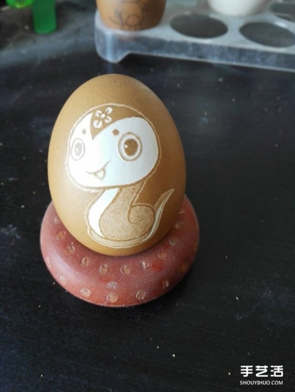 How to make hand-made egg carvings with an illustrated tutorial on the basic egg carving production methods