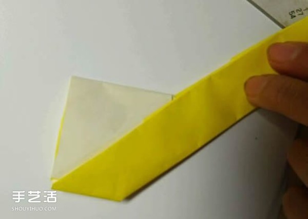 Illustrated tutorial on folding origami yuanxiao including a spoon for holding yuanxiao