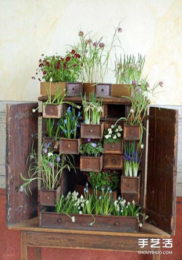 What to do with old furniture at home and transform it into flower pots and flower stands DIY