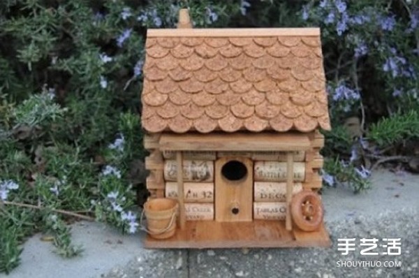 Use red wine bottle cork waste to DIY a cute dollhouse birdcage