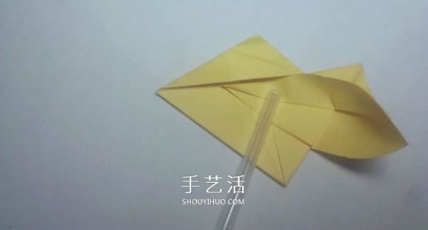 The detailed origami illustration process will teach you how to fold a three-dimensional rabbit