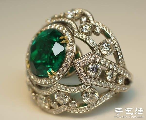 The hand-making process of emerald ring