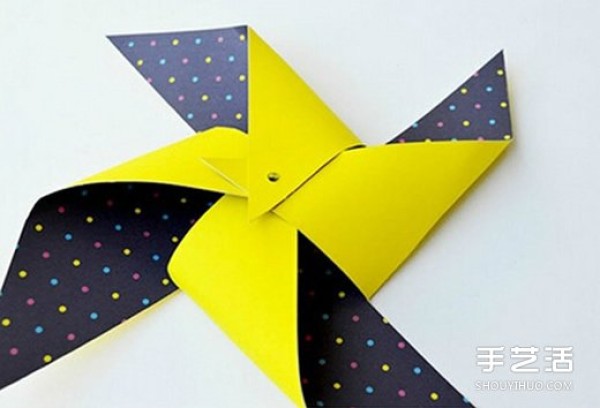 Handmade origami windmill illustrated tutorial, simple process of making a windmill for children