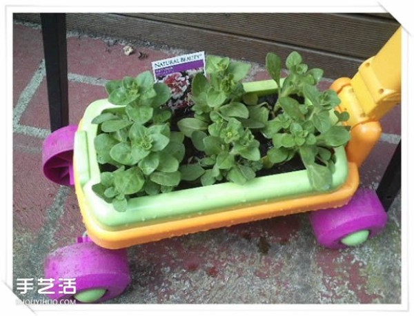 Iron frame DIY flower pot shelf illustration using old toys waste to make flower pot stands