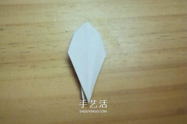 Illustration of folding method of Mandala flower, how to fold white Bana flower by hand