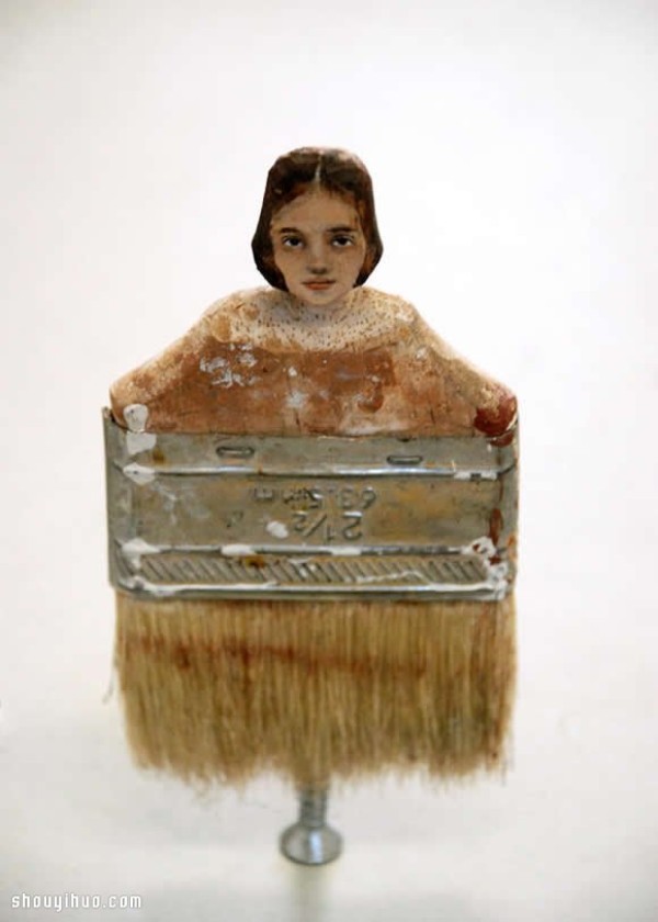 Waste paint brushes turned into treasures carved into characters from world-famous paintings