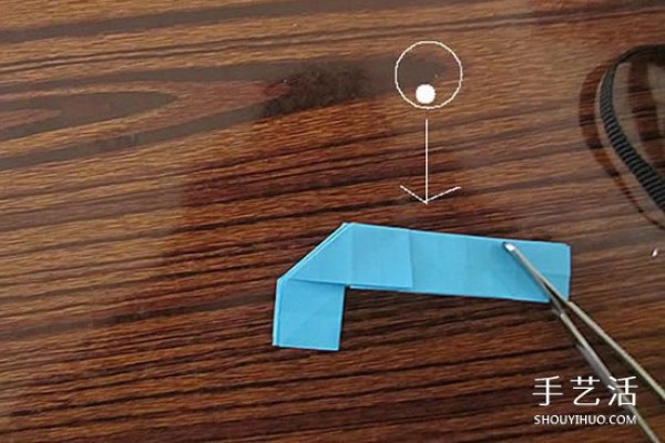 The origami method of the skull illustrates the process of folding the skull