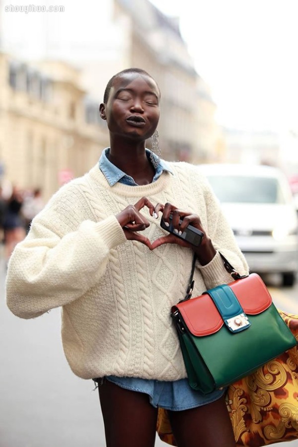 Knitted fisherman sweaters make girls look more cute