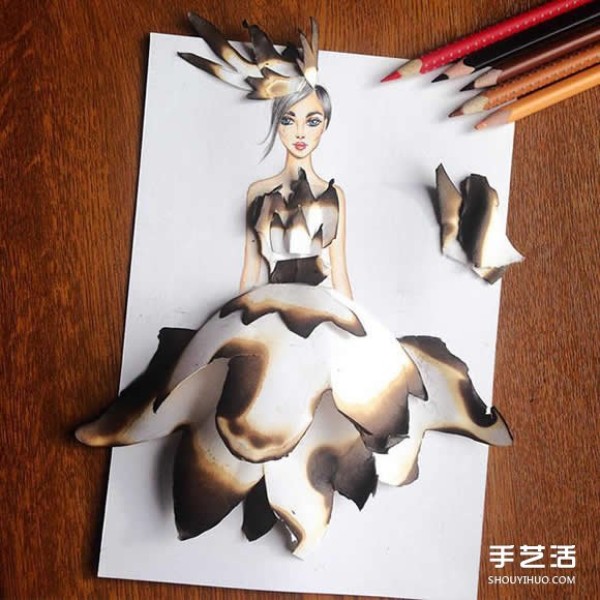 The illustrator uses daily necessities to DIY to make the beautiful clothes of the person in the painting