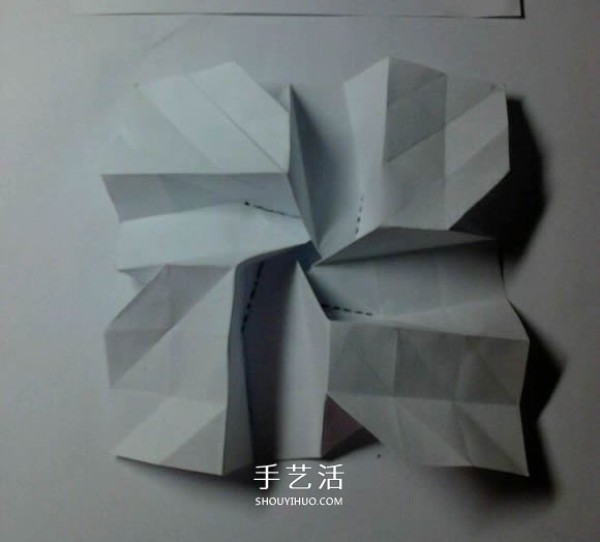 Illustration of folding method of beautiful four-cornered rose transformed from Fukuyama rose