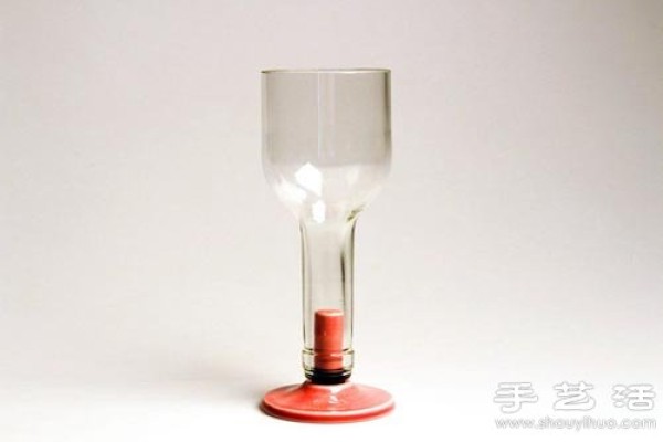 Discarded red wine bottles/glass bottles DIY to make tall glasses