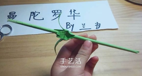 Illustration of folding method of Mandala flower, how to fold white Bana flower by hand