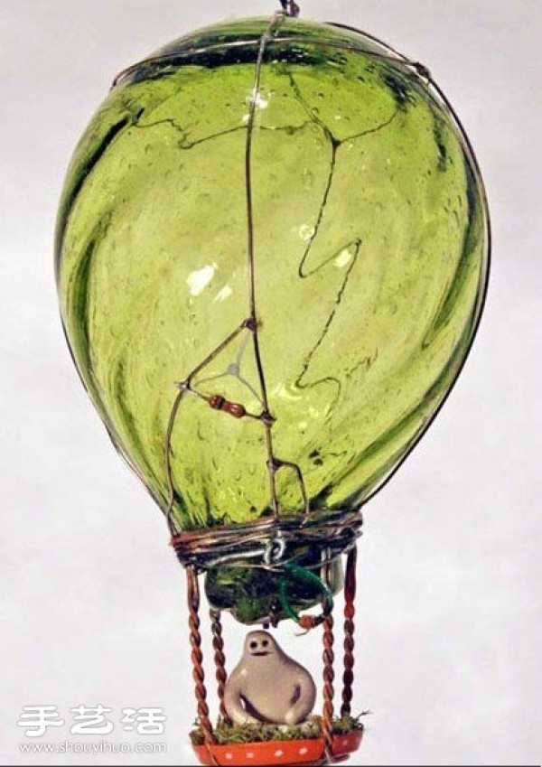 Old light bulbs turned waste into treasures creative DIY hot air balloon handicrafts