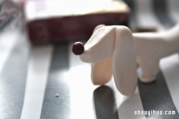 Illustrated tutorial on hand-making of soft clay dachshund dog ornaments