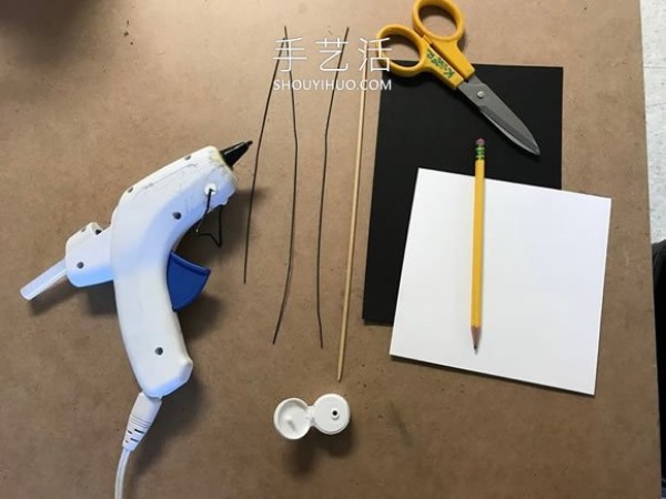 Illustrated tutorial on how to make your own Halloween bat projection device