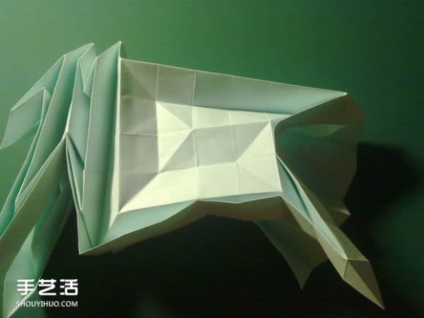 Detailed illustration of the folding process of Hatsune Miku origami