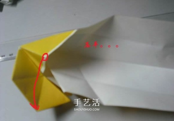 How to fold a paper money medal and illustrate the method of hand-made origami medals