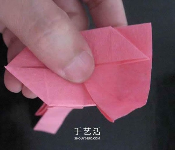 Giving a small gift to your first love! Illustration of how to fold an origami rose ring