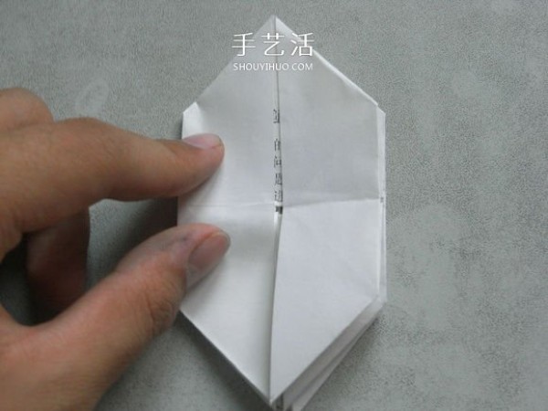 The origami method of a biplane, the step-by-step diagram of how to fold a biplane