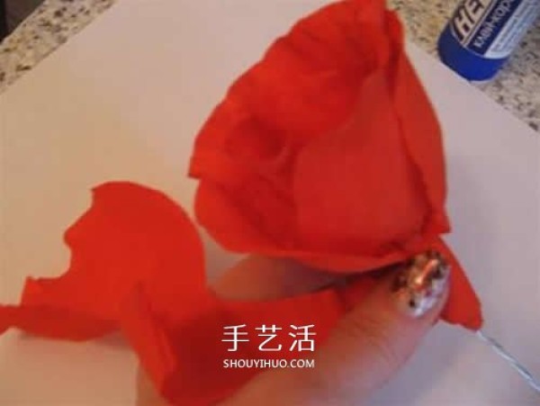 Making flowers from crepe paper: Illustrations of how to make beautiful paper roses