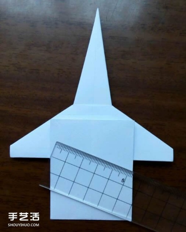 How to use paper to fold a fighter jet and illustrate how to fold an A4 paper fighter jet