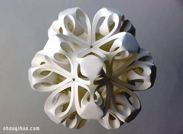 Appreciation of indescribable yet stunningly beautiful paper sculptures