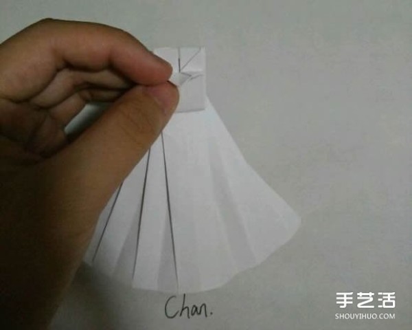 Illustration of how to fold an origami wedding dress. Origami of a wedding dress.Method steps