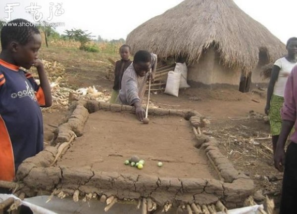 Nibas DIY pool table. The African people are very wise! 