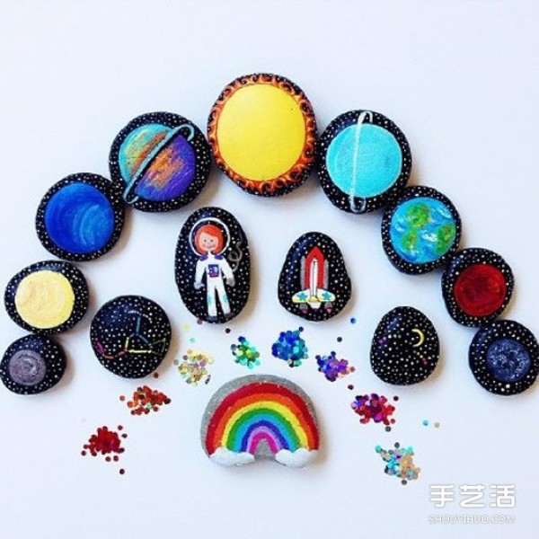 The art of turning waste into treasure with cute hand-painted pebble pictures