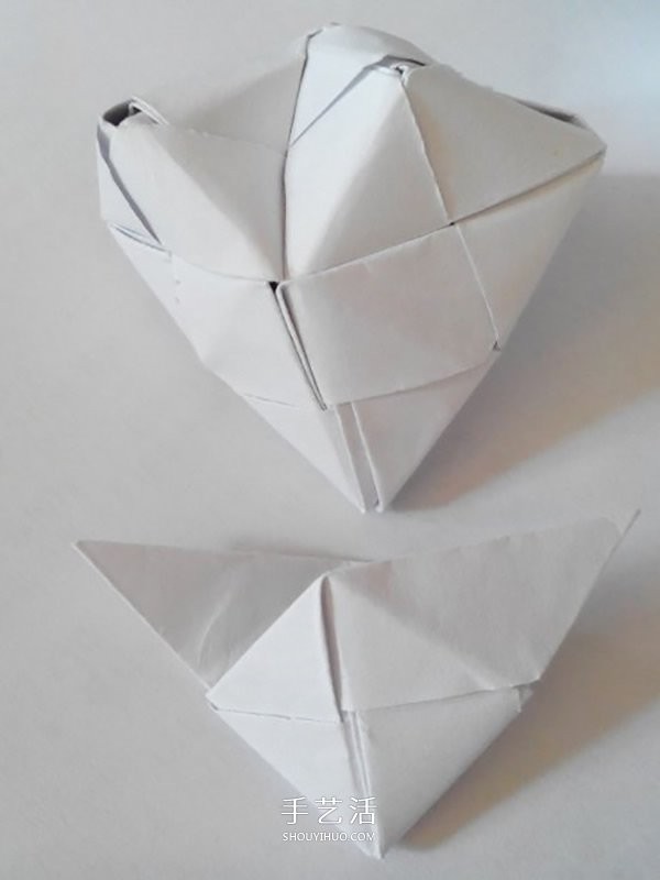 Illustration of folding a polyhedral cube, step-by-step diagram of origami cube