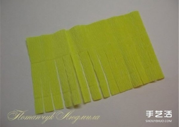 The folding method of crepe paper chrysanthemums and the tutorial on how to make yellow chrysanthemums